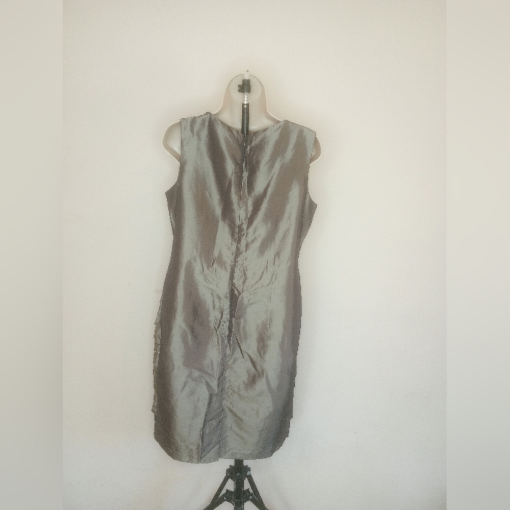 Elegant Sleeveless Dress in Metallic Gray London Time Petite 12P - Picture 7 of 10